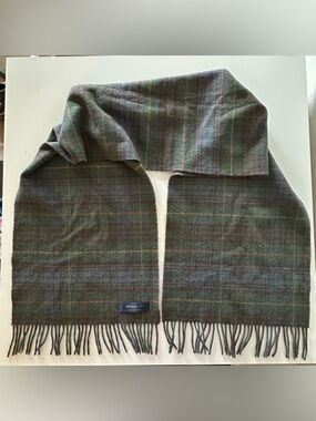 READ FLAWED Johnstons Of Elgin Scotland Wool Fringe Plaid Print Scarf Green